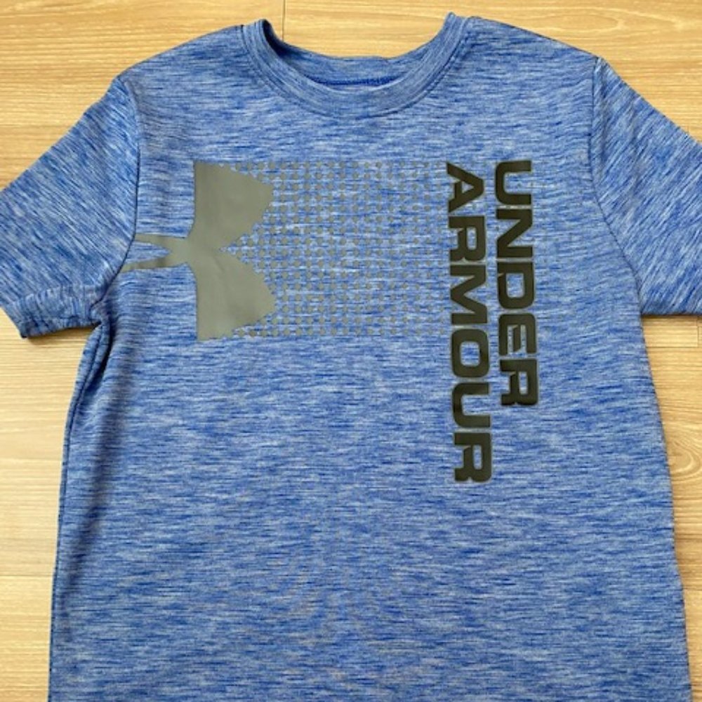 UNDER ARMOUR BOYS SHORT SLEEVED SHIRT